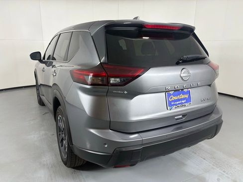 Used 2024 Nissan Rogue SV image 7
