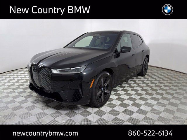Used 2024 BMW iX xDrive50 w/ Sport Package AWD/4WD image 3