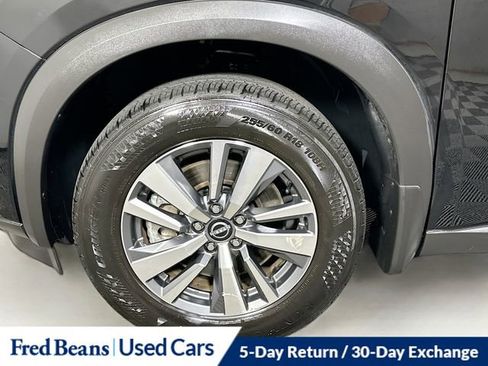 Certified 2024 Nissan Pathfinder SL w/ Black Appearance Package image 34