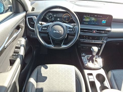 Used 2024 Kia Seltos SX AWD/4WD image 2