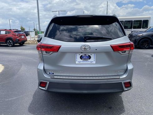Used 2017 Toyota Highlander Limited FWD image 6