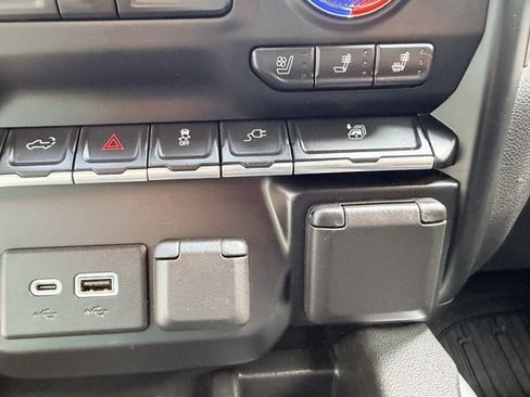 Used 2019 GMC Sierra 1500 SLT w/ SLT Premium Plus Package AWD/4WD image 30