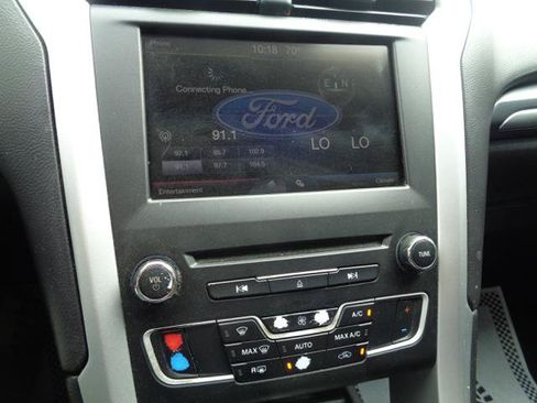 Used 2016 Ford Fusion SE FWD image 38