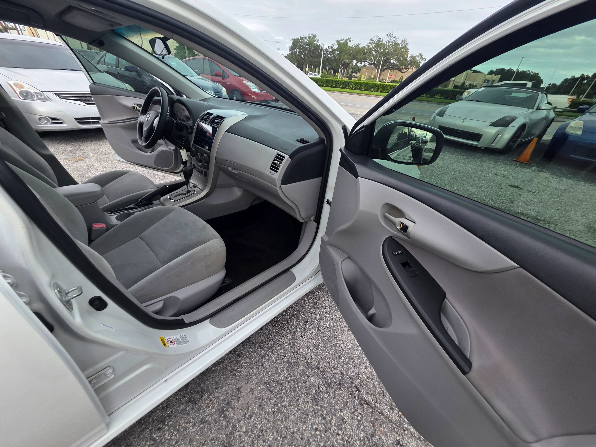 Used 2013 Toyota Corolla LE FWD image 18