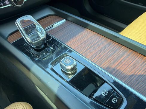 Used 2023 Volvo XC60 B5 Ultimate w/ Protection Package Premier image 28