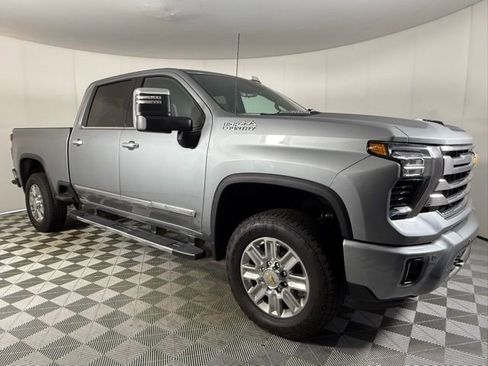 Used 2025 Chevrolet Silverado 3500 High Country w/ Technology Package image 7