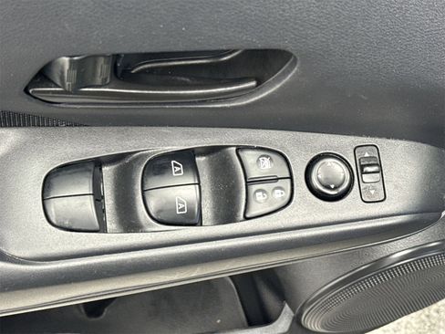 Used 2022 Nissan Kicks S image 18