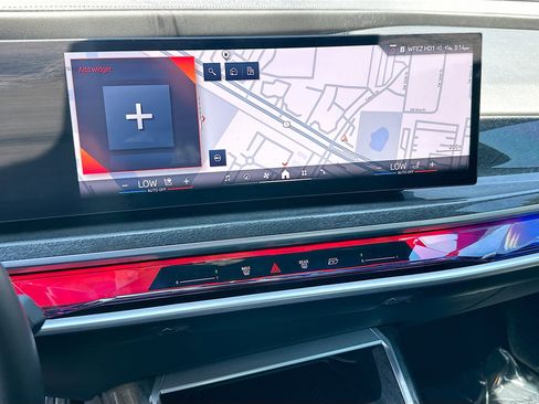 Used 2024 BMW 750e xDrive image 15