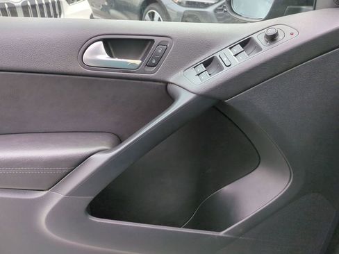 Used 2017 Volkswagen Tiguan S image 11
