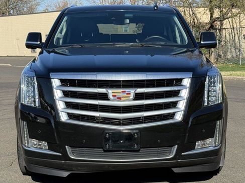 Used 2017 Cadillac Escalade Luxury image 3