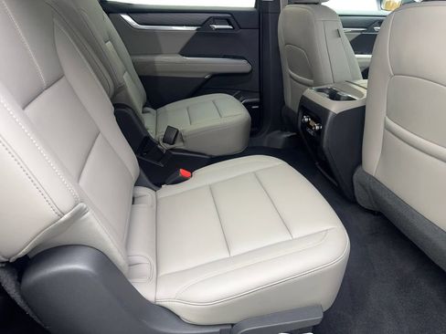 Used 2026 GMC Acadia Elevation w/ Elevation Premium Package FWD image 44
