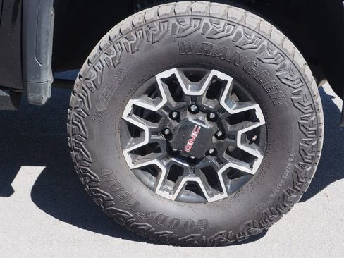 Used 2024 GMC Sierra 2500 AT4X AWD/4WD image 9