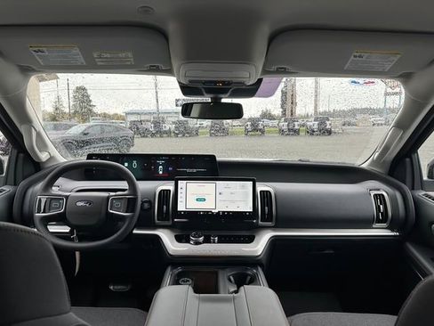 New 2025 Ford Expedition Active image 21