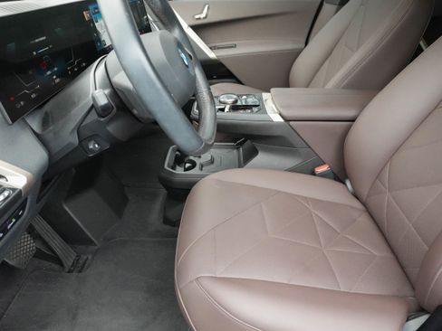 Used 2023 BMW iX xDrive50 w/ Sport Package image 12