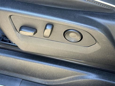 Used 2024 Chevrolet Suburban Premier image 34