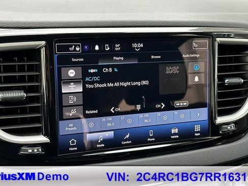 Certified 2024 Chrysler Pacifica Touring-L FWD image 29