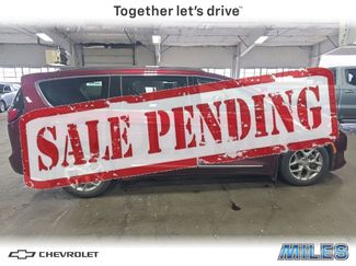 Used 2017 Chrysler Pacifica Limited w/ UConnect Theater Package FWD video 1