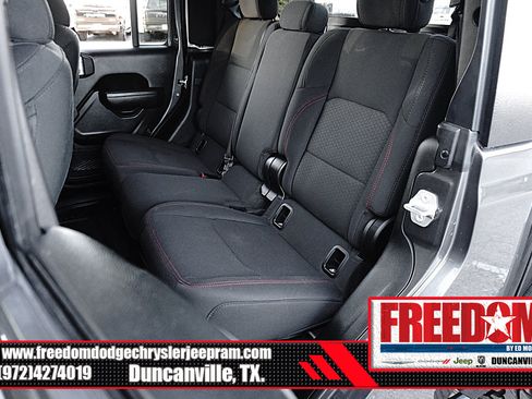Used 2023 Jeep Gladiator Rubicon AWD/4WD image 14