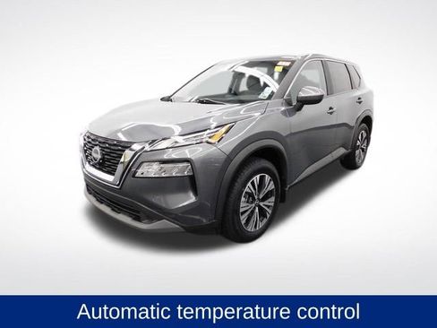 Used 2023 Nissan Rogue SV image 5
