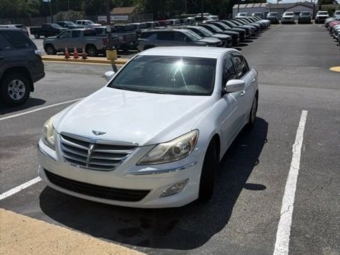 Used 2014 Hyundai Genesis 3.8 RWD image 3