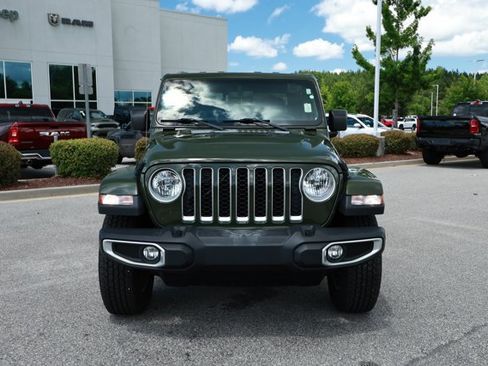 Used 2022 Jeep Gladiator Overland w/ Popular Equipment Package AWD/4WD image 2