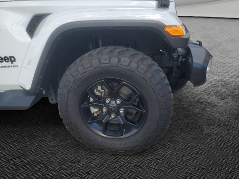 Used 2025 Jeep Gladiator Sport AWD/4WD image 11