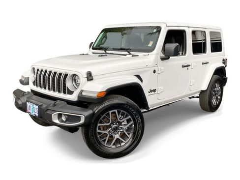 Used 2025 Jeep Wrangler Unlimited Sahara AWD/4WD image 1