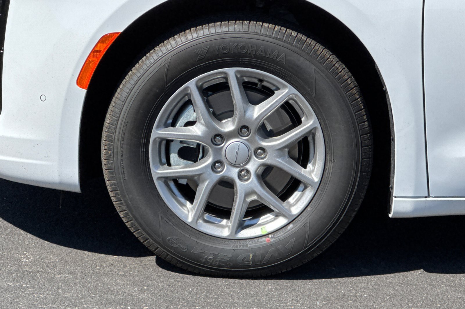 New 2027 Chrysler Pacifica Select FWD image 23