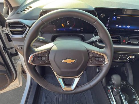 Used 2024 Chevrolet TrailBlazer LT w/ LT Cold Weather Package image 11