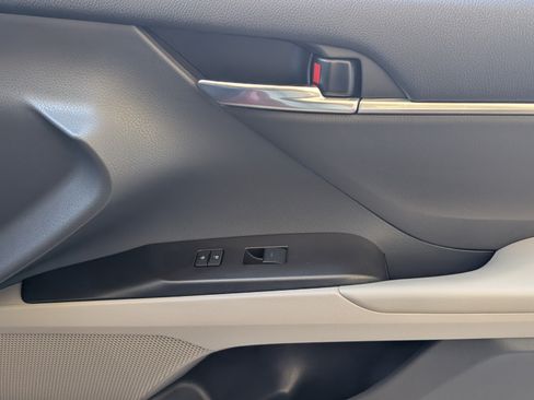 Used 2022 Toyota Camry LE FWD image 21