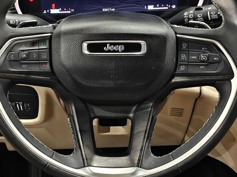 Used 2023 Jeep Grand Cherokee Limited AWD/4WD image 6