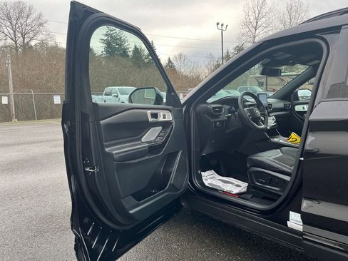 Used 2024 Ford Explorer ST w/ Technology Package image 12