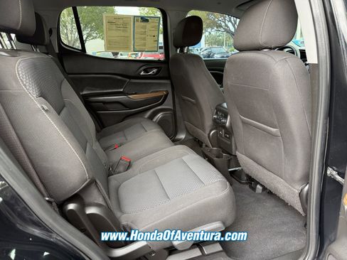 Used 2021 GMC Acadia SLE w/ Driver Convenience Package FWD image 10