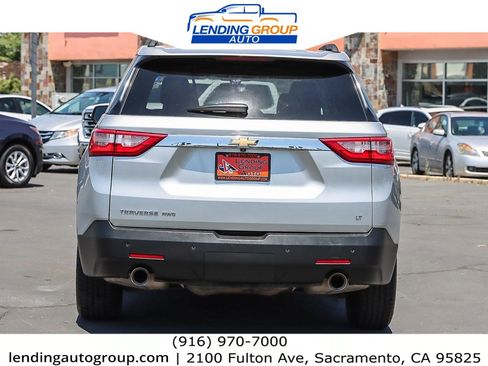 Used 2021 Chevrolet Traverse LT image 3