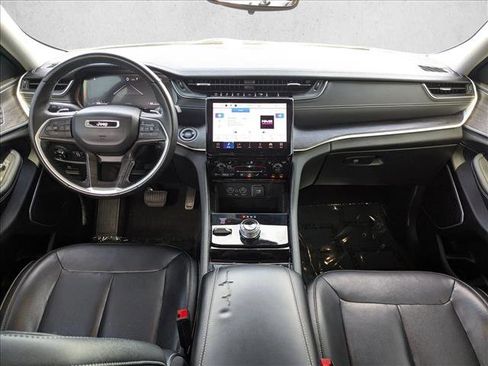 Used 2022 Jeep Grand Cherokee Limited image 15