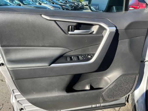 Used 2025 Toyota RAV4 XLE image 20