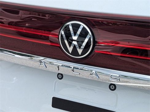 Used 2025 Volkswagen Atlas SE w/ Black Wheel Package image 9
