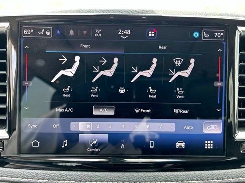 Used 2023 Chrysler Pacifica Limited FWD image 23
