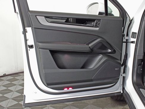 Used 2025 Porsche Cayenne Coupe image 15