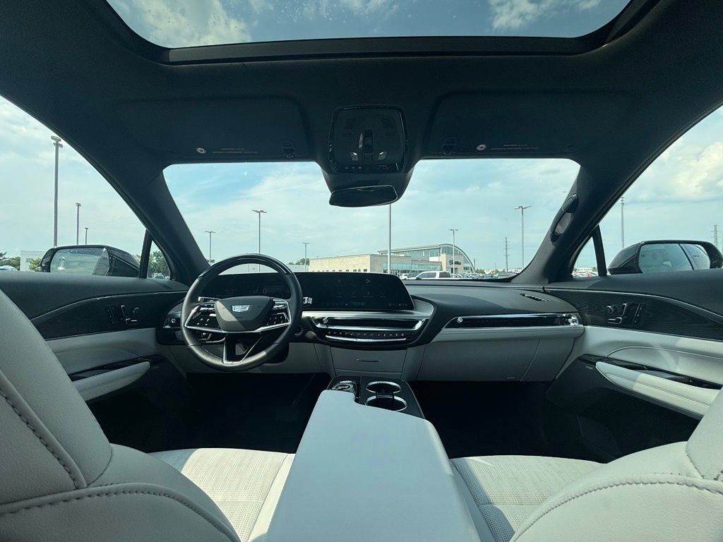 Certified 2024 Cadillac Lyriq Luxury AWD/4WD image 25