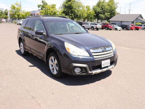 Used 2014 Subaru Outback 2.5i Limited w/ Moonroof Package AWD/4WD image 3