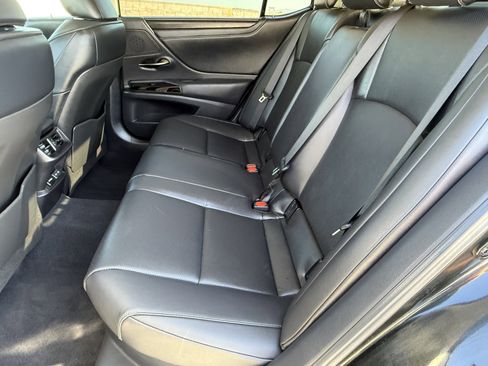 Certified 2025 Lexus ES 300h w/ Premium Package FWD image 29