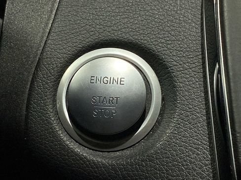 Used 2018 Mercedes-Benz C 300 Sedan image 14