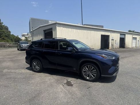 Used 2022 Toyota Highlander Platinum AWD/4WD image 4