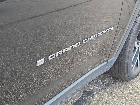 Used 2024 Jeep Grand Cherokee L Limited image 6