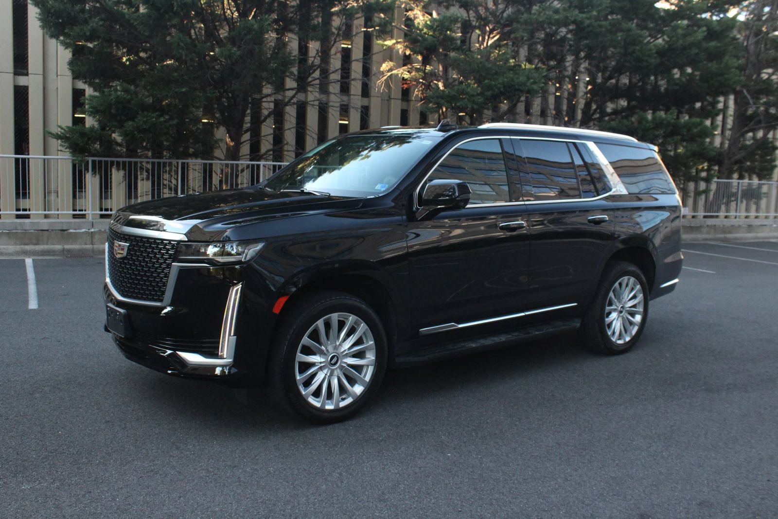 Used 2021 Cadillac Escalade Luxury AWD/4WD image 12
