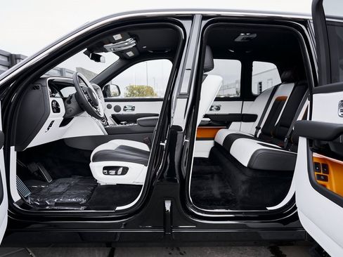 Used 2026 Rolls-Royce Cullinan Base image 33