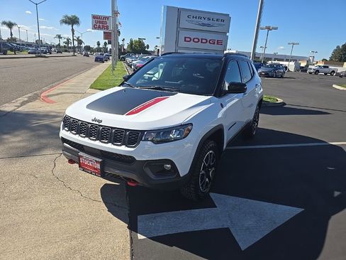 New 2026 Jeep Compass Trailhawk w/ Trailer Tow Group image 21