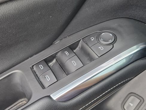 Used 2024 Chevrolet Traverse LT FWD image 24