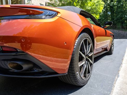Used 2021 Aston Martin DB11 Volante RWD image 28